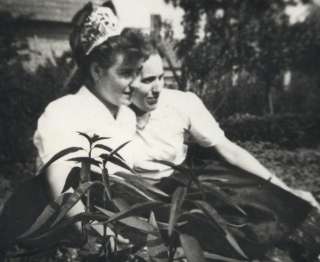 Balatonmagyaródi gyöngyös necc Kovács és Ferencné Biczó Lajosné fején 1960-as évekből Kovács Ferencné fotója másolata.jpg