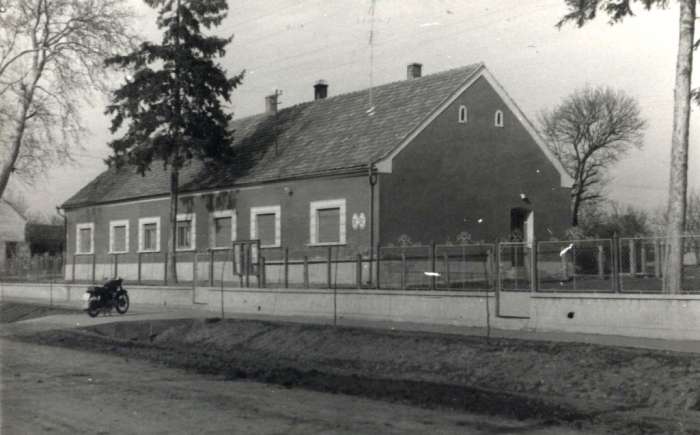 Tanácsháza balatonmagyaród 1970 körül Kovács Ferencné fotója.jpg